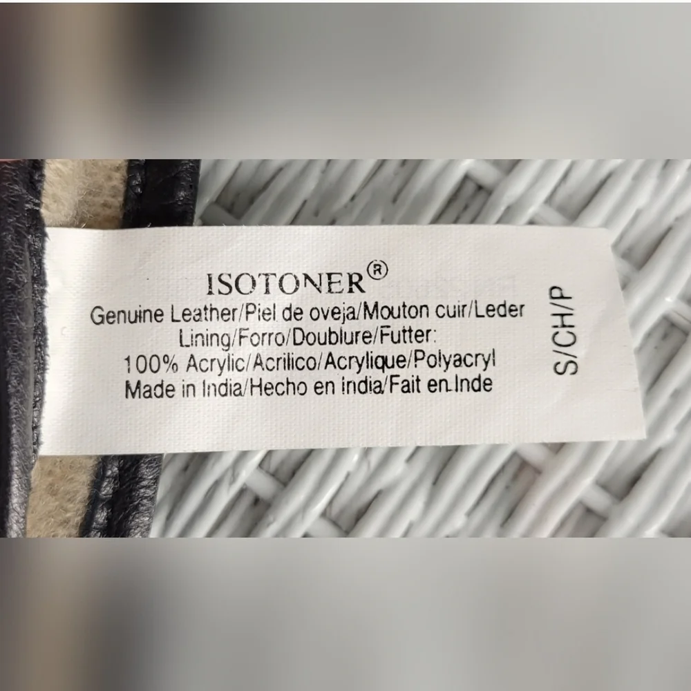 Isotoner Black Insulated Gloves with Textured Wristband